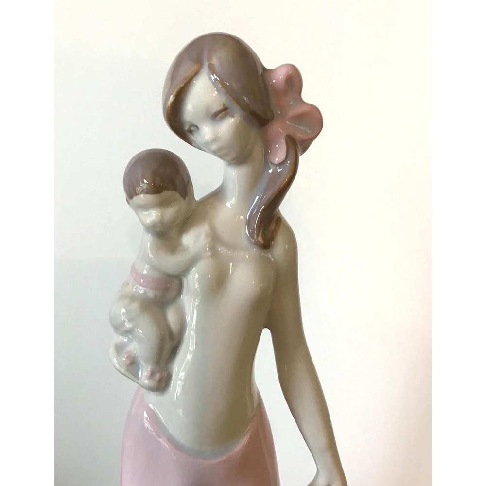 Nao by Lladro Porcelain Figurine Mother & Child with Basket Pink White 9.5" Read - Picture 2 of 14